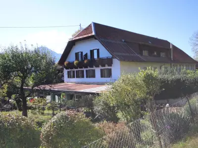 Landgasthof mit Nebengebäuden im Kärntner Gailtal